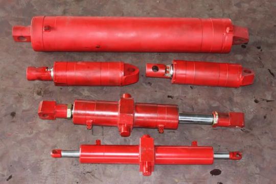 點擊查看詳細信息<br>標題：1100轉載機一系列油缸 閱讀次數：2357