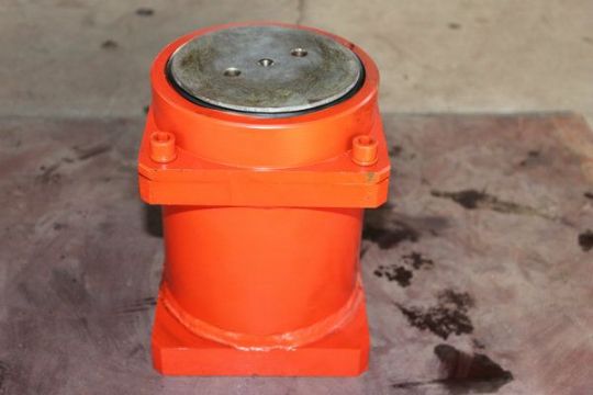 點擊查看詳細信息<br>標題：150掘進機漲緊油缸 閱讀次數：2665